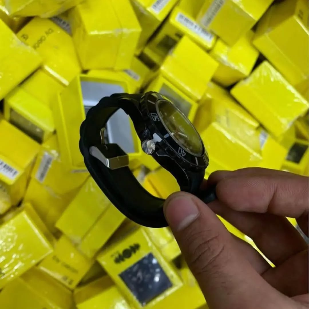 313033389_493185066069626_6511412766515204143_n Moon Black Unisex Watch - Image 2