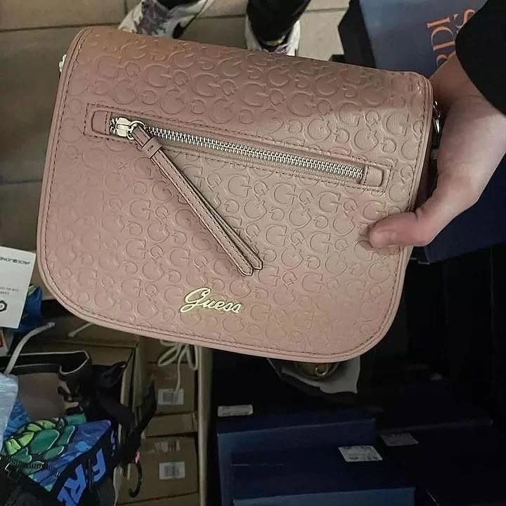 345463626_632604131645325_5559084071064874334_n Name Brand Authentic Handbags Pallets – Wholesale - Image 3