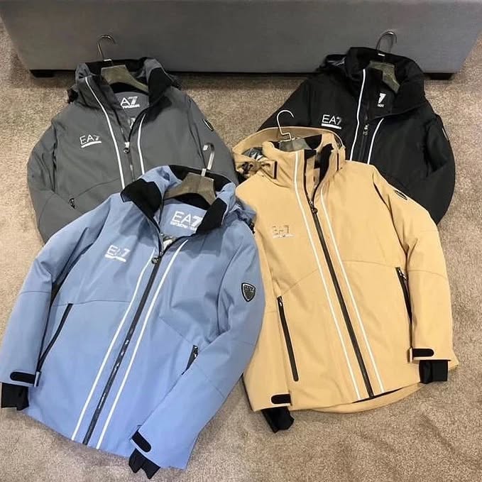 386147429_1050614579451019_1751851259151401670_n Winter Jacket Pallets – Wholesale - Image 1