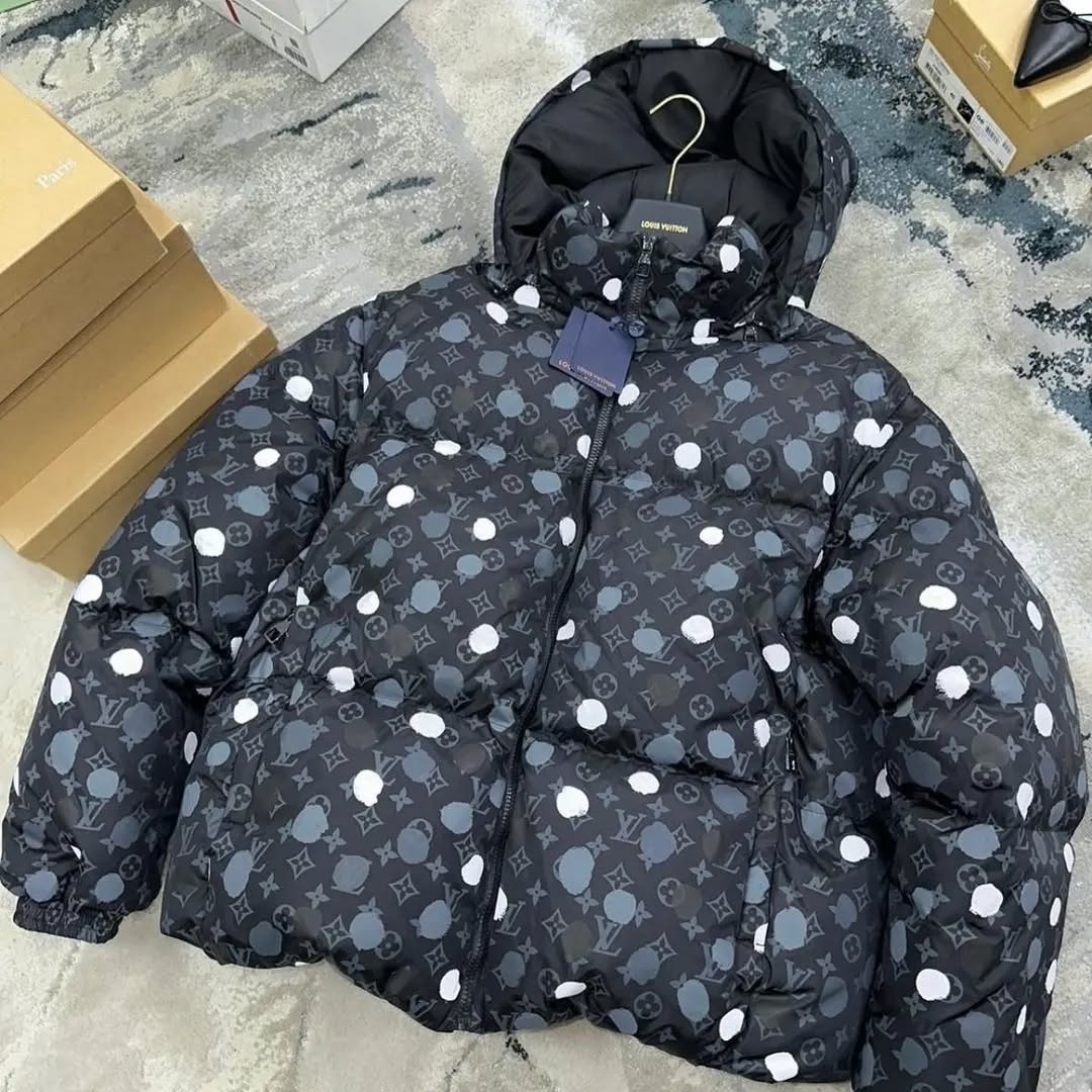 386242454_309866091638516_3113492998716028683_n Winter Jacket Pallets – Wholesale - Image 8