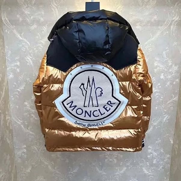 386922603_619241653758625_4427970703189907817_n Winter Jacket Pallets – Wholesale - Image 9