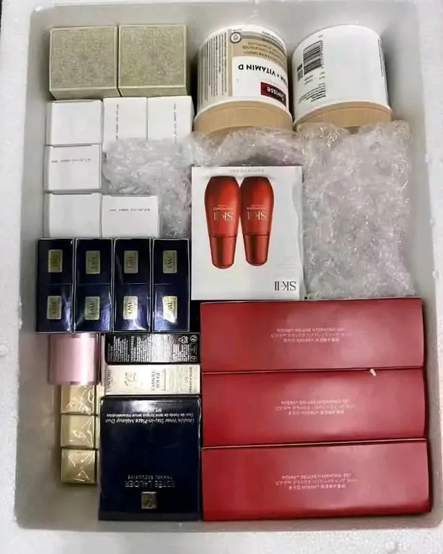 503651925_17965651646922326_2556329052483508767_n Luxury Skincare & Makeup - Cosmetic Pallet - Image 1