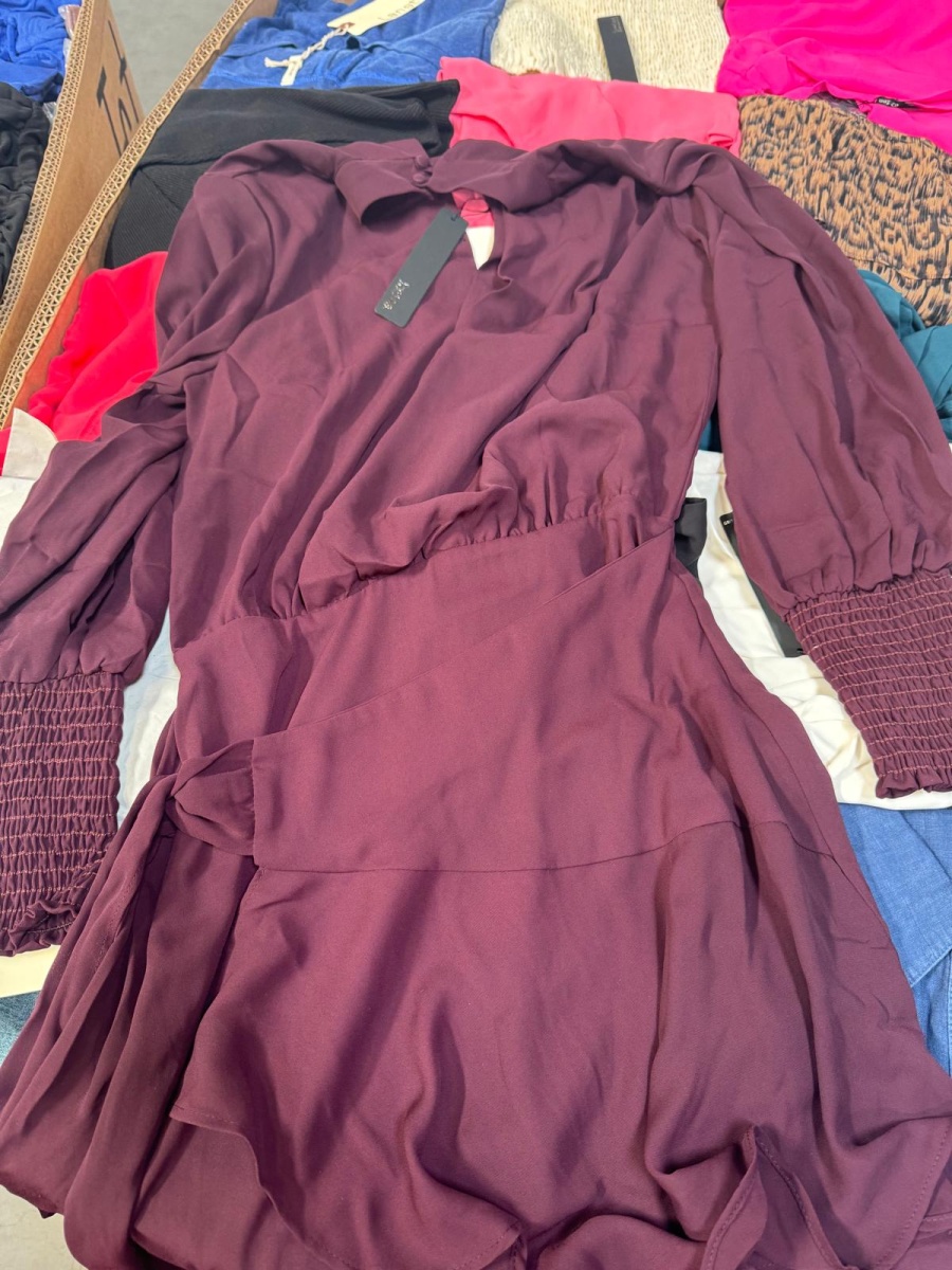 PHOTO-2025-01-28-12-41-081-900x1200 Krisa Clothing Lot - Wholesale - Image 4