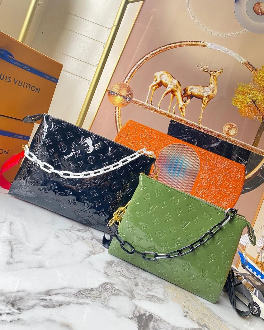 h5 Branded Handbags Liquidation Pallets - Image 2